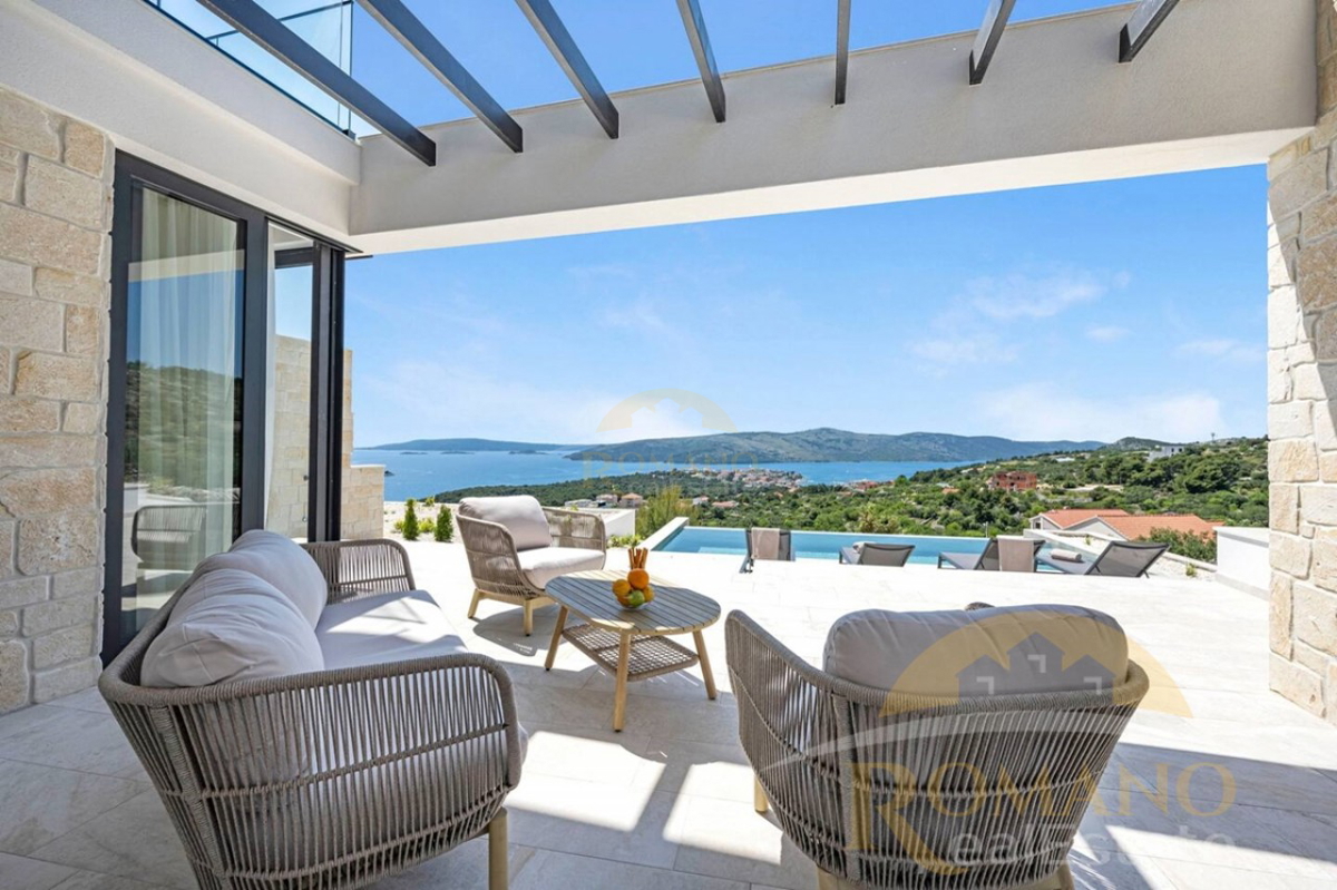 Moderna dvojna vila z infinity bazenom in panoramskim razgledom – Seget Gornji